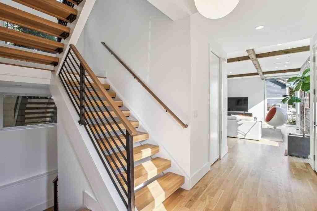608 Mcgruder St Ne - Photo 6 of 36