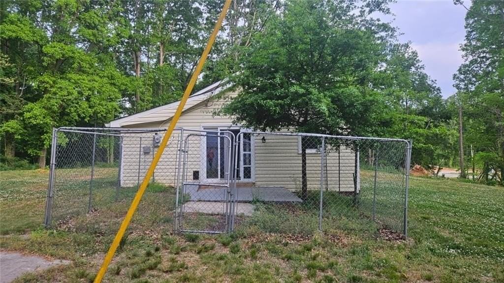 471 Perkins Cir - Photo 3 of 20