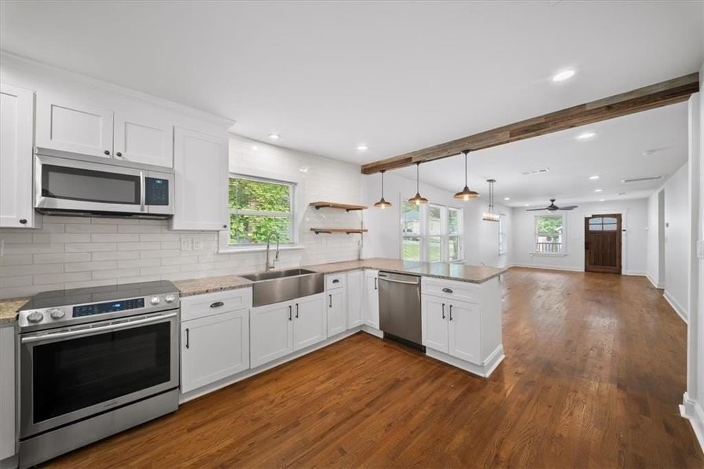 1060 Regent St Sw - Photo 4 of 39