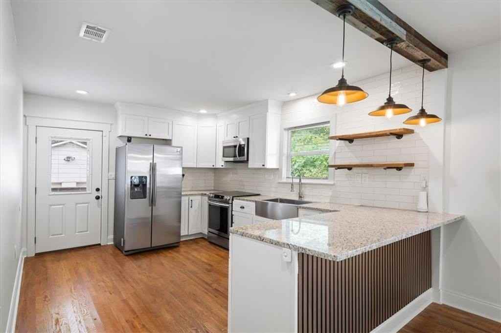 1060 Regent St Sw - Photo 7 of 39