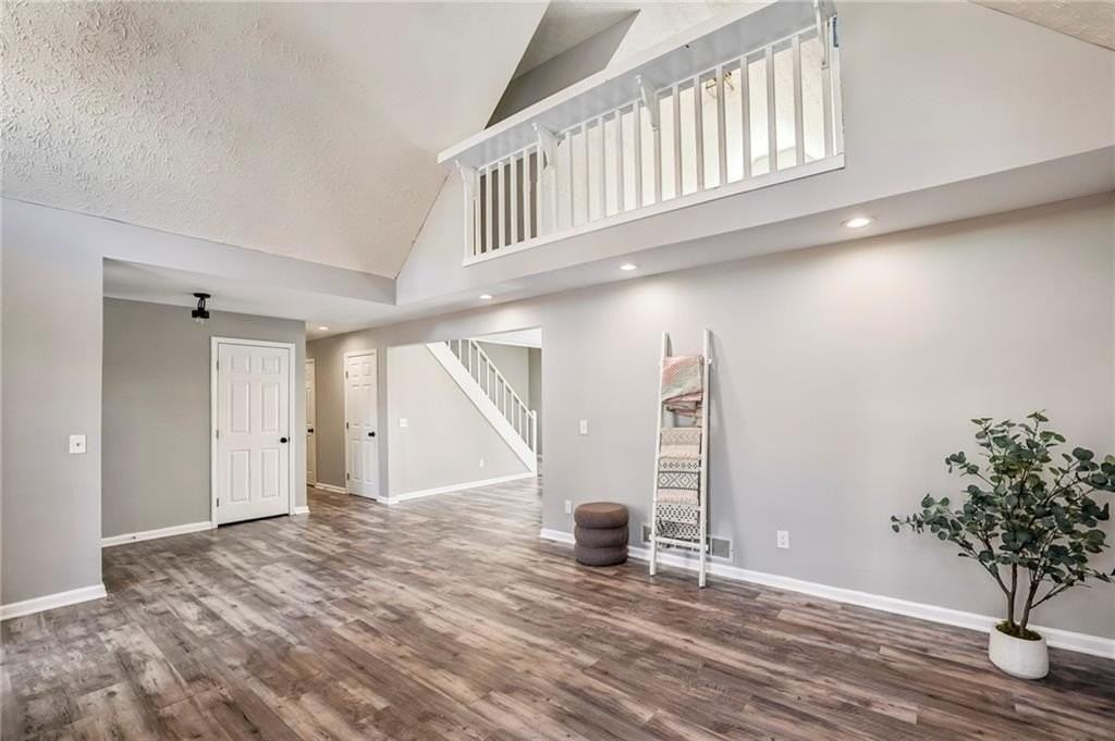 504 Tara Ct - Photo 4 of 39