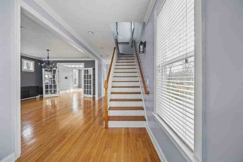 2010 Cambridge Ave - Photo 4 of 29