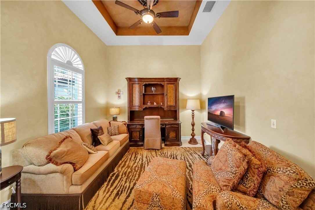 7672 Sussex Ct - Photo 4 of 23