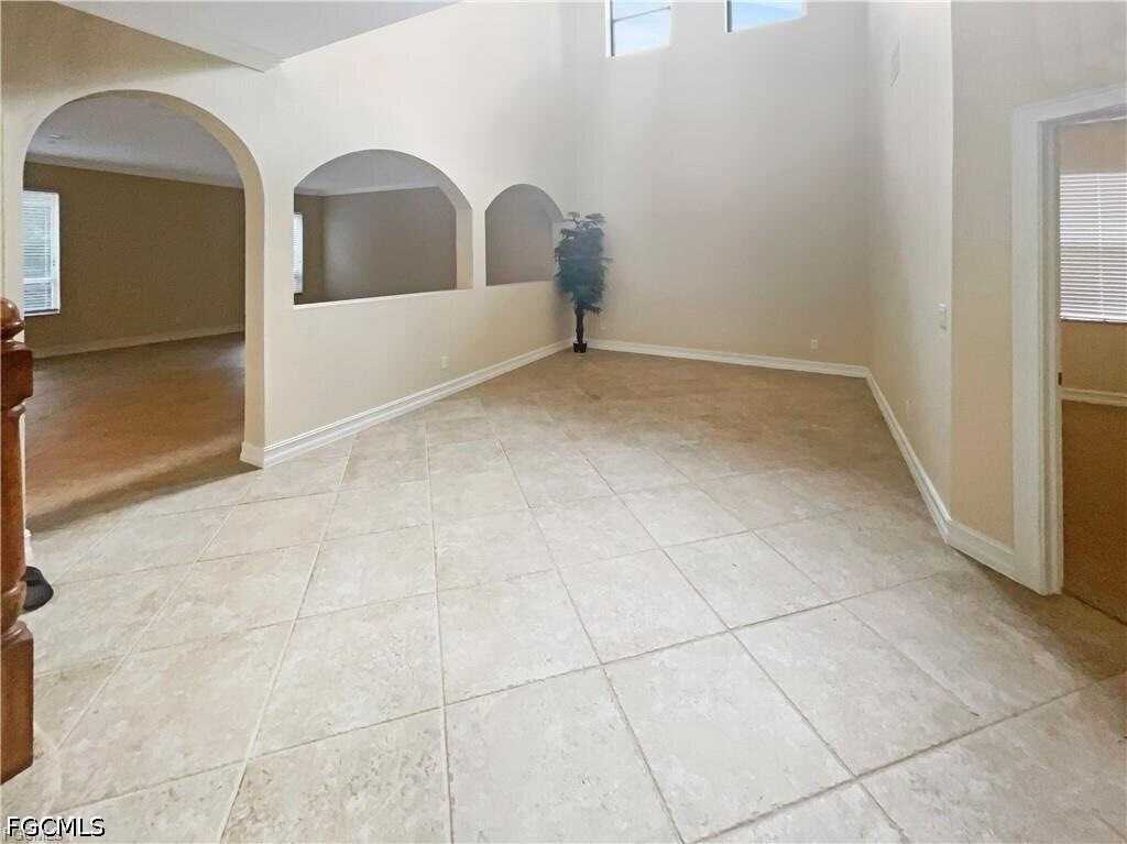 10257 S Silver Palm Dr - Photo 3 of 19