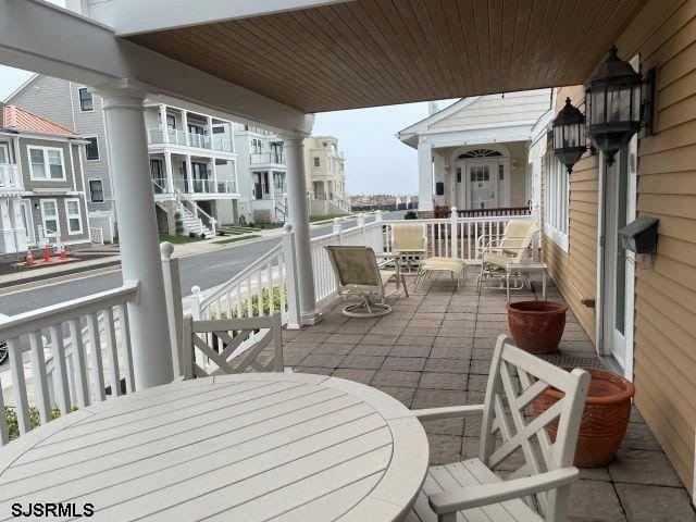 106 S Essex Ave - Photo 6 of 19