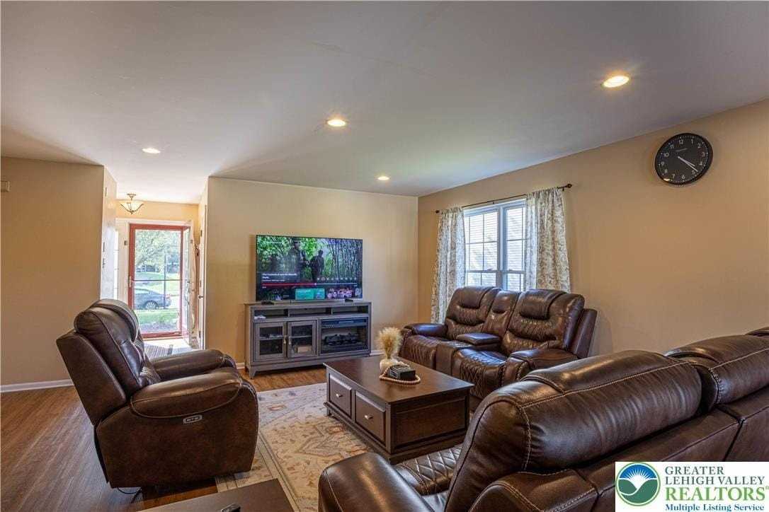 1603 Greystone Cir - Photo 3 of 29