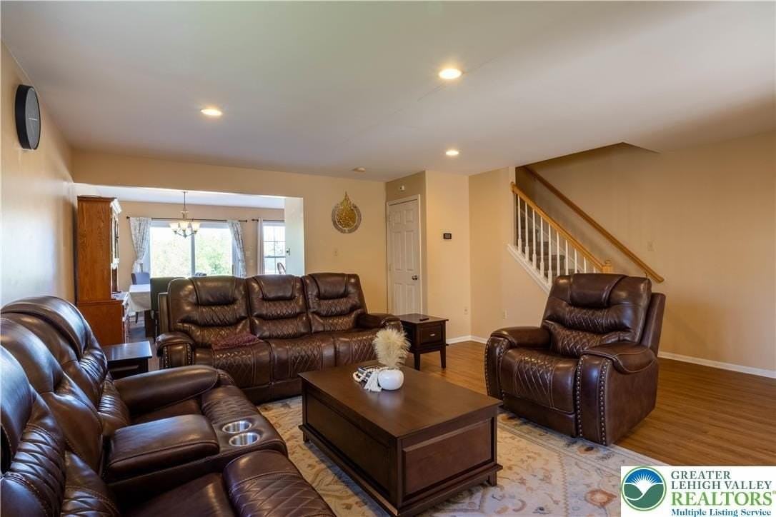 1603 Greystone Cir - Photo 4 of 29