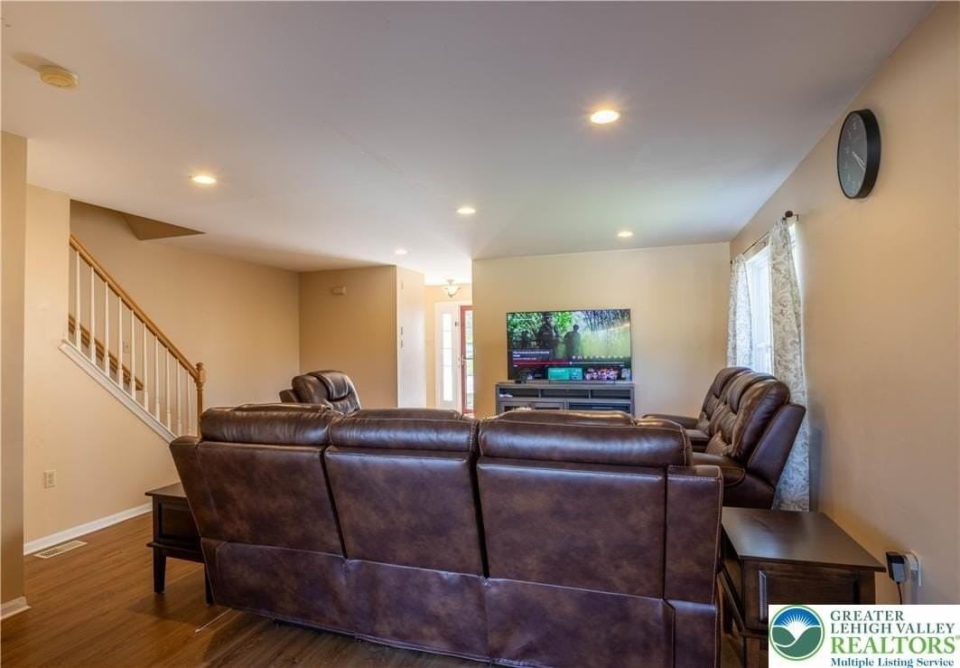 1603 Greystone Cir - Photo 5 of 29
