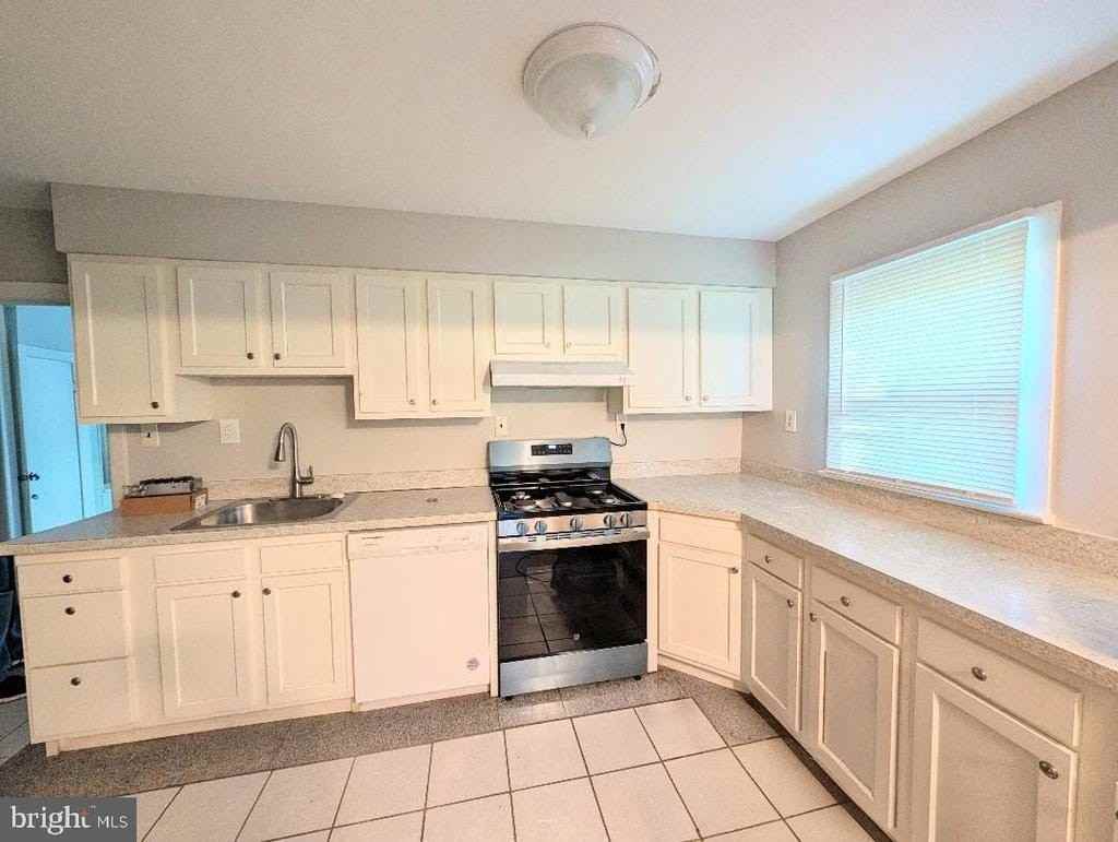 1100 Woodlawn Ave - Photo 2 of 13
