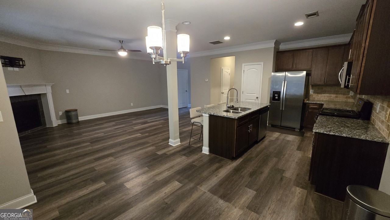 600 Sprayberry Dr - Photo 3 of 17