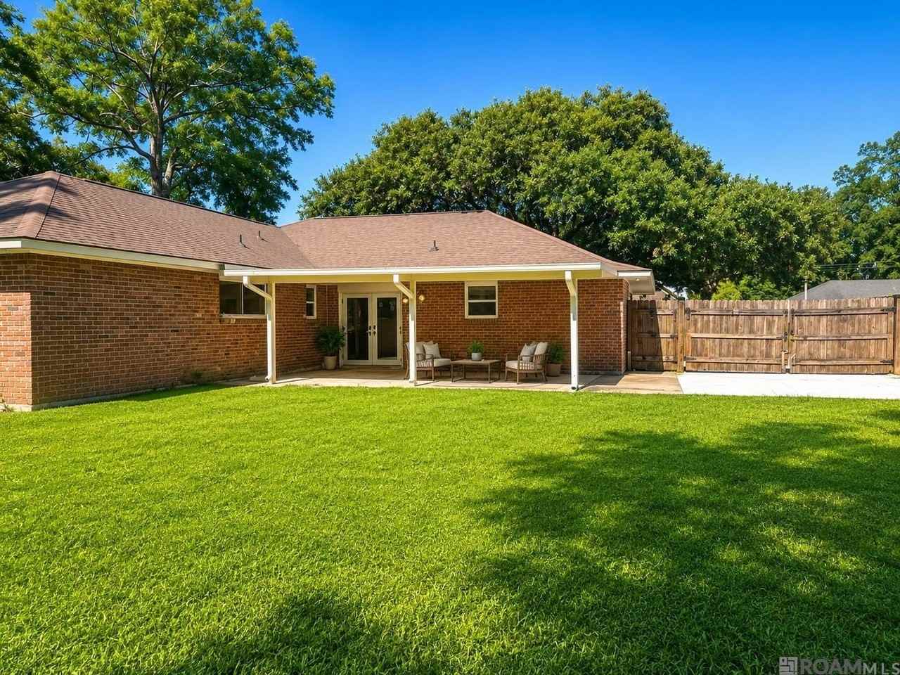 431 Gloria Dr - Photo 4 of 11