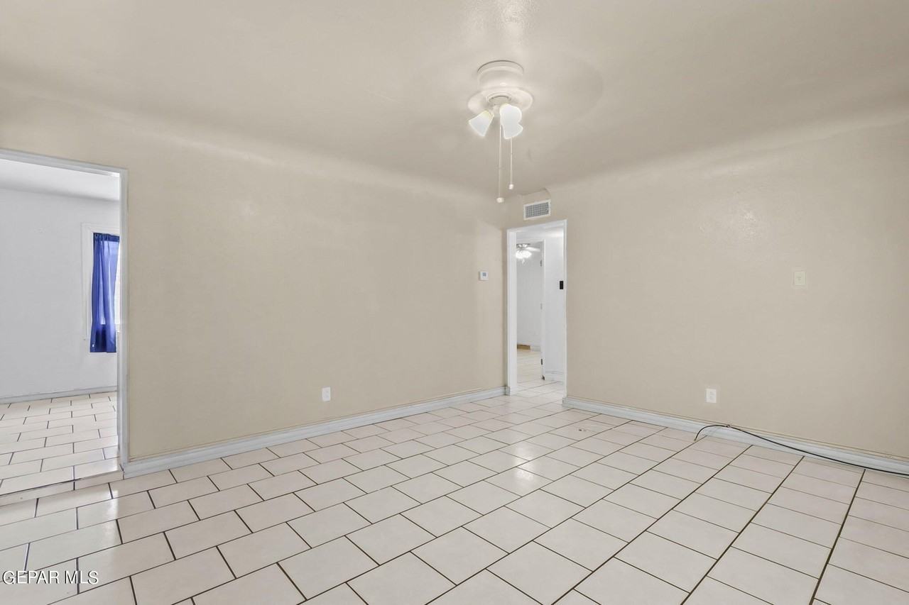 7707 Parral Dr - Photo 4 of 21
