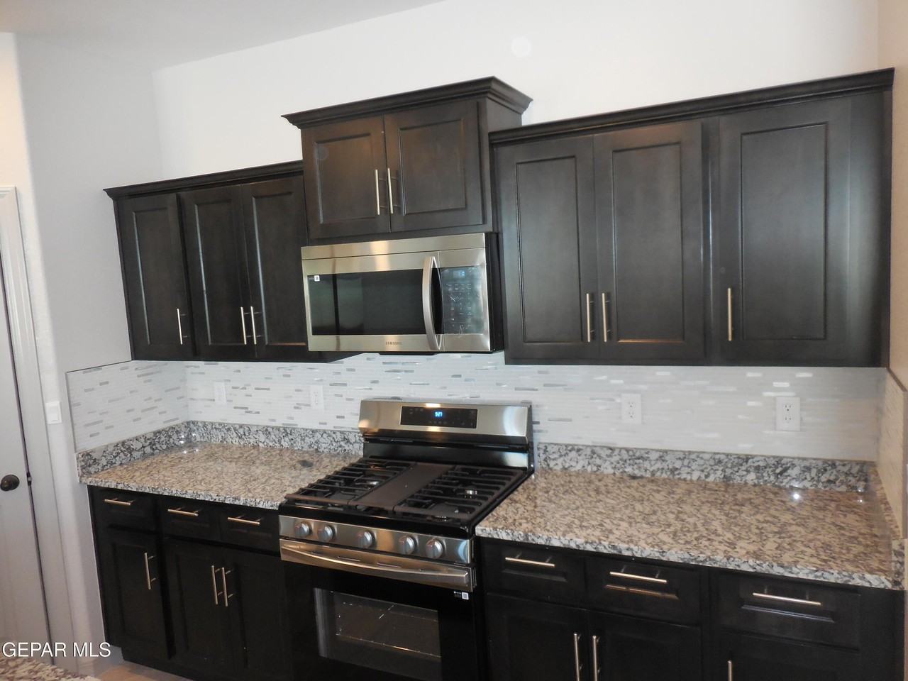 12817 Giovanni Grajeda Ave - Photo 5 of 36