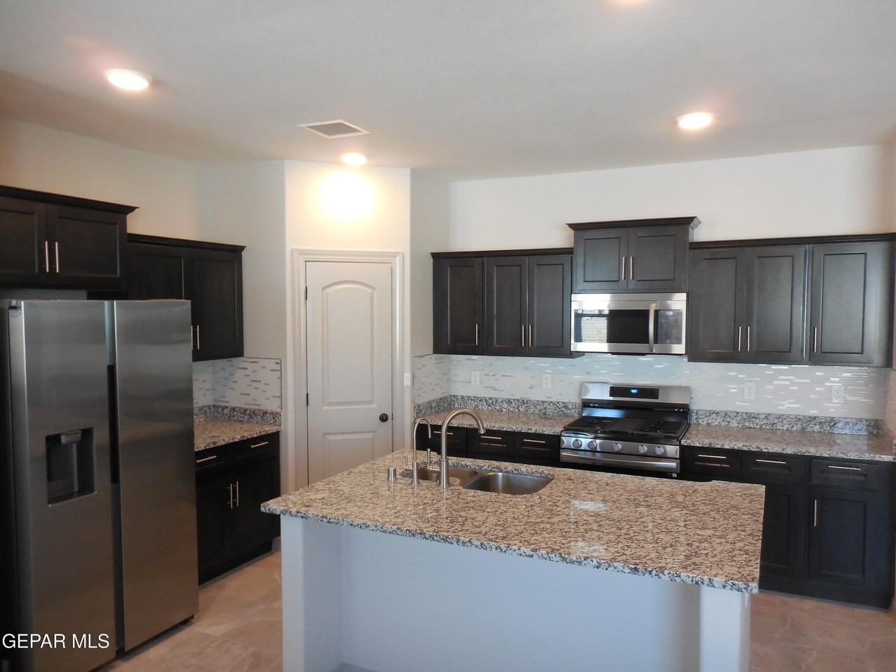 12817 Giovanni Grajeda Ave - Photo 7 of 36