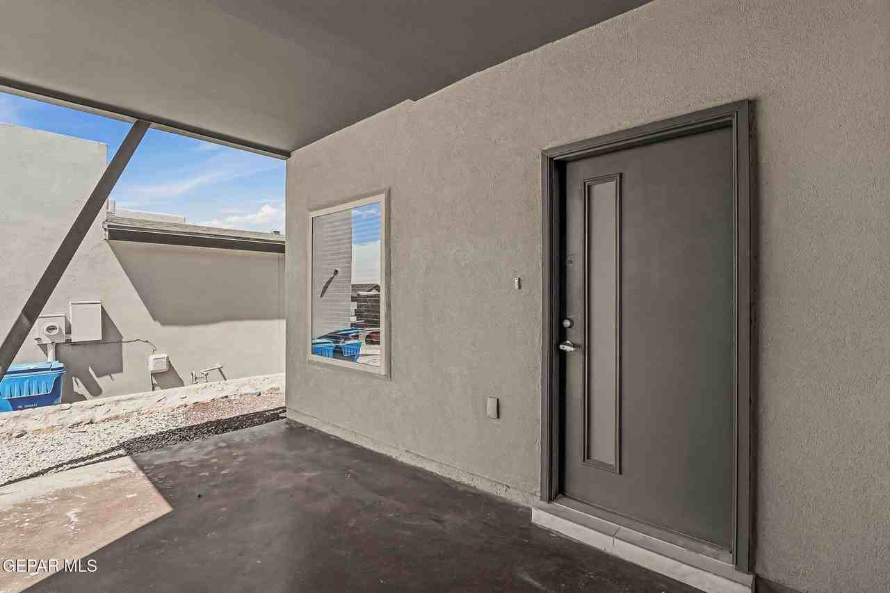 125 Via Rojas Dr - Photo 4 of 41