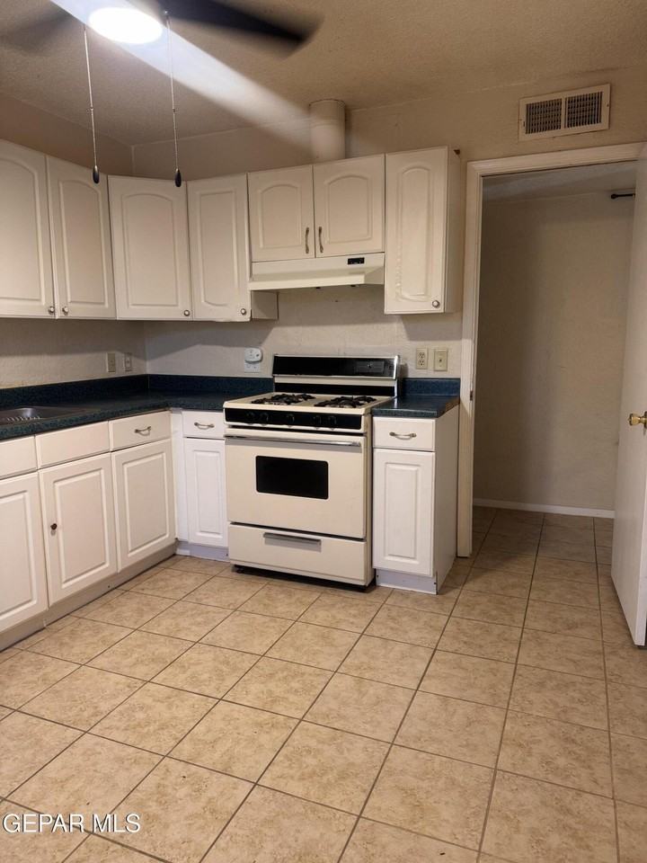 386 Mccune Rd #B - Photo 2 of 24