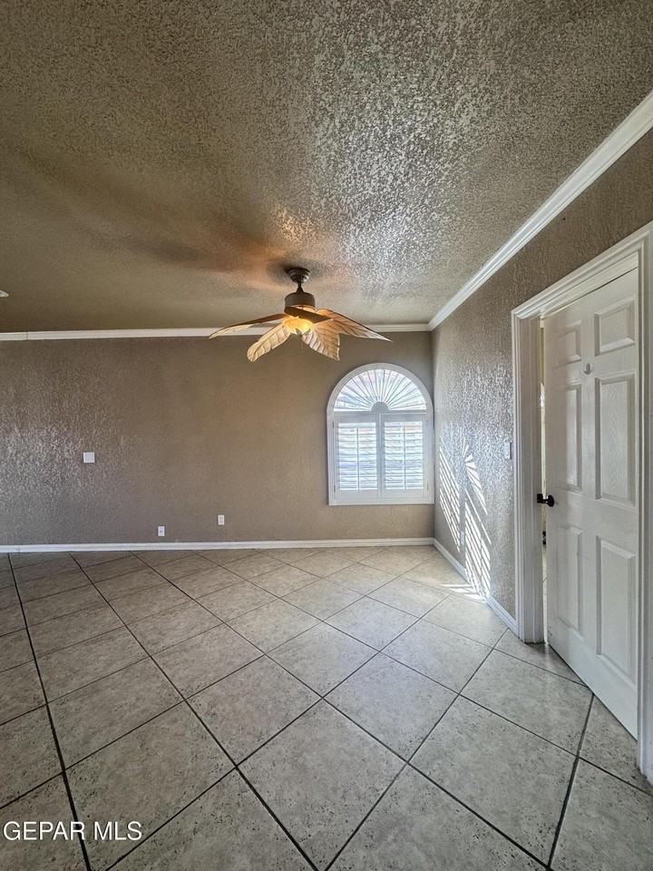 7409 Edgemere Blvd - Photo 6 of 50