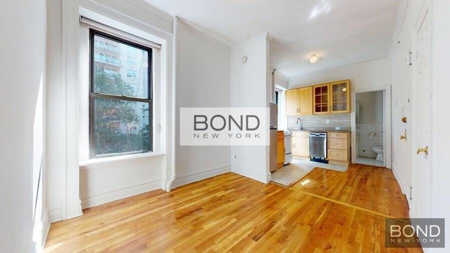 1443 York Ave #E - Photo 2 of 8