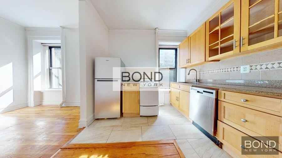 1443 York Ave #E - Photo 3 of 8