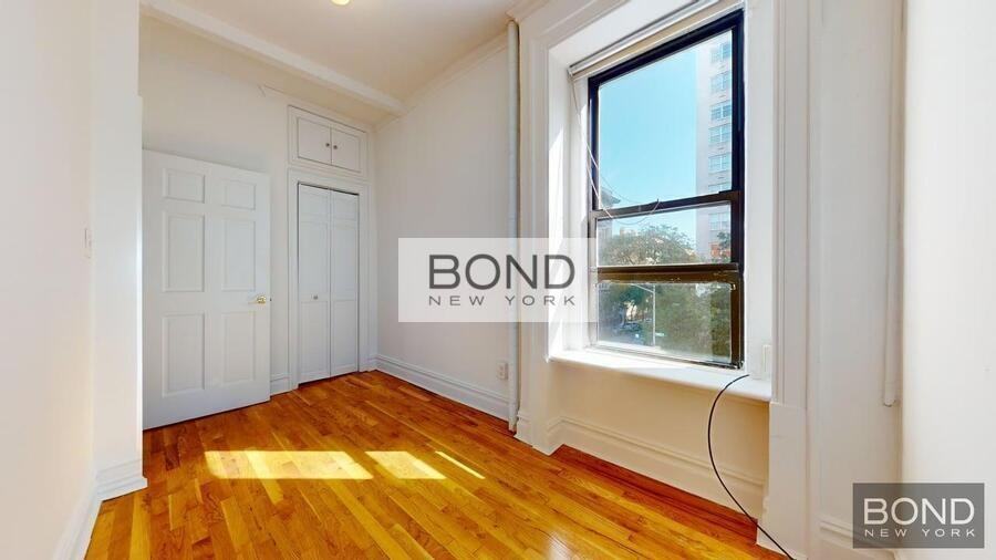 1443 York Ave #E - Photo 5 of 8