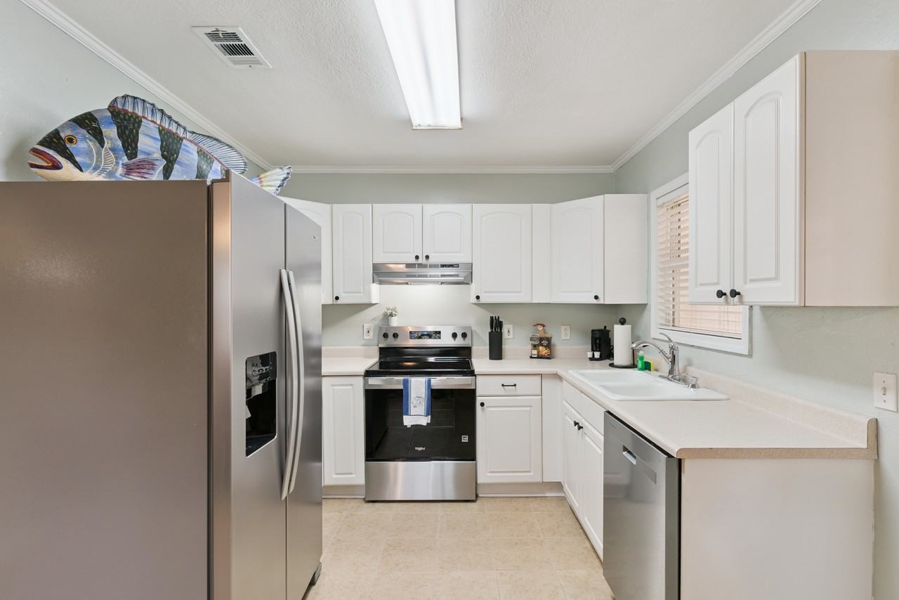 324 Pine St - Photo 2 of 15