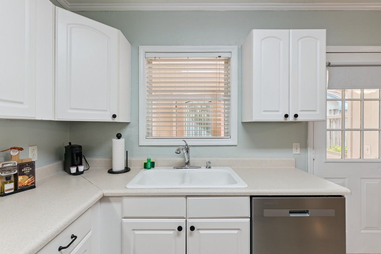 324 Pine St - Photo 5 of 15