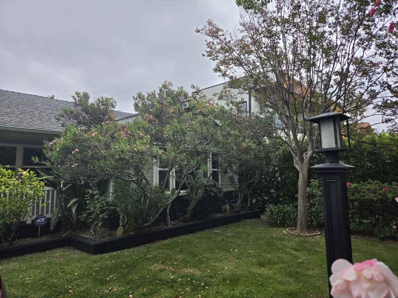 15019 Otsego St - Photo 3 of 32