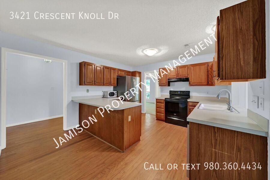 3421 Crescent Knoll Dr - Photo 4 of 32