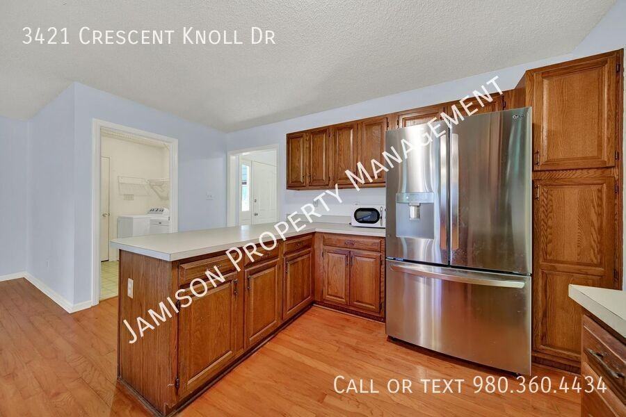 3421 Crescent Knoll Dr - Photo 5 of 32