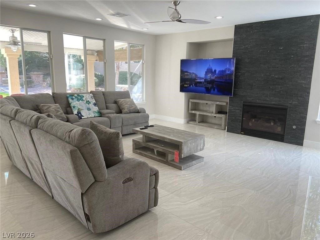 385 Glenridding St - Photo 7 of 32
