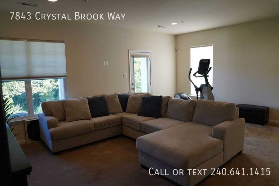 7843 Crystal Brook Way - Photo 3 of 34