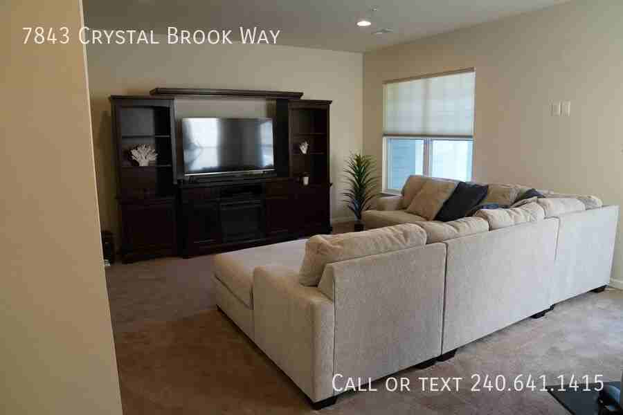 7843 Crystal Brook Way - Photo 4 of 34