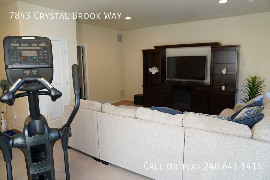 7843 Crystal Brook Way - Photo 5 of 34