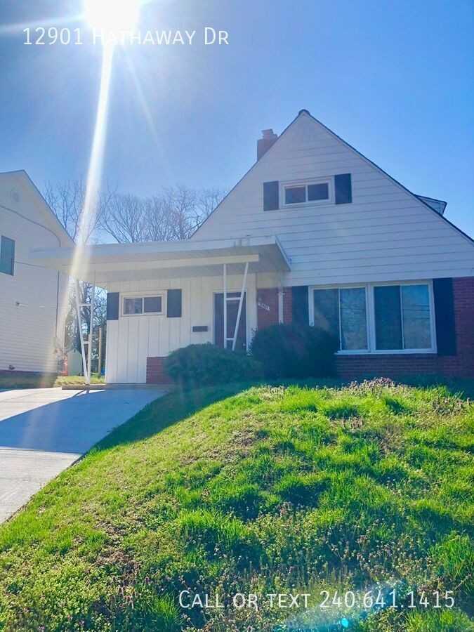 12901 Hathaway Dr - Photo 2 of 26