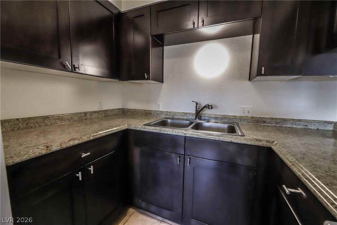 1404 E Mesquite Ave #8 - Photo 5 of 21