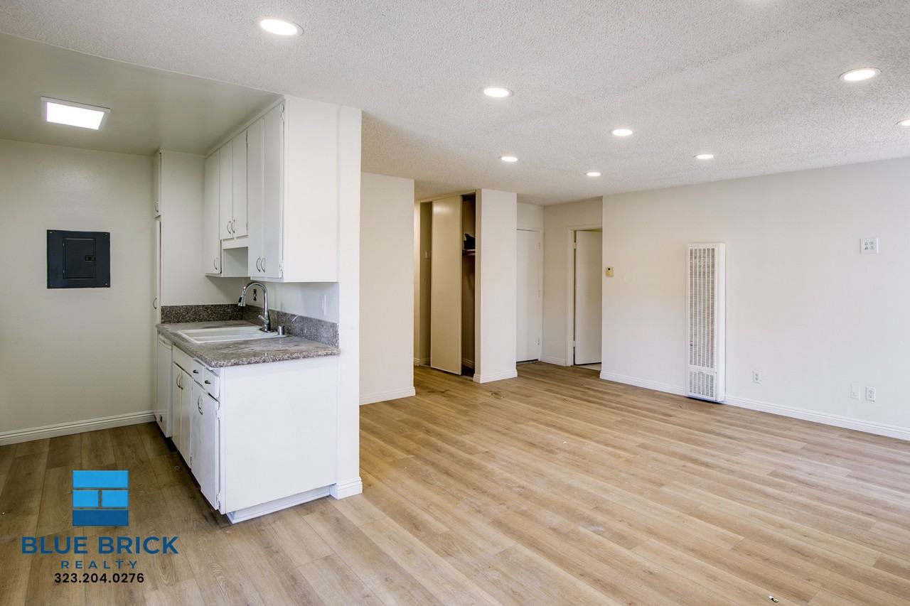 5452 Corteen Pl #18 - Photo 5 of 22
