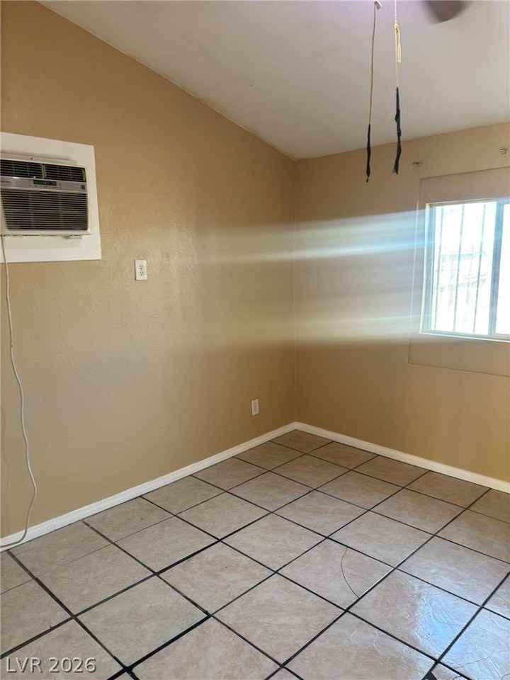 1118 Laurel Ave #1 - Photo 4 of 15