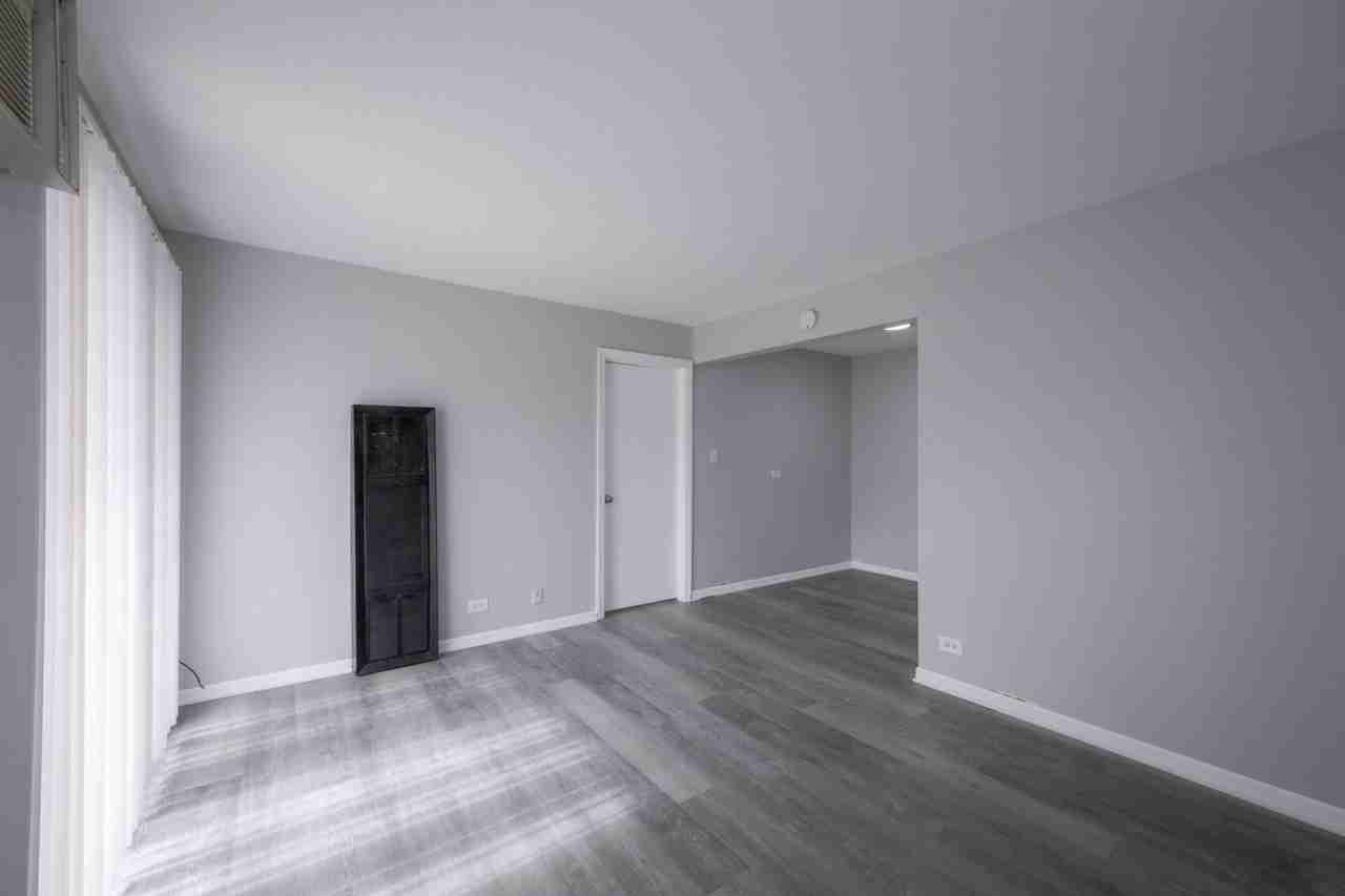 15302 Knox Ave Apt 3 - Photo 3 of 12