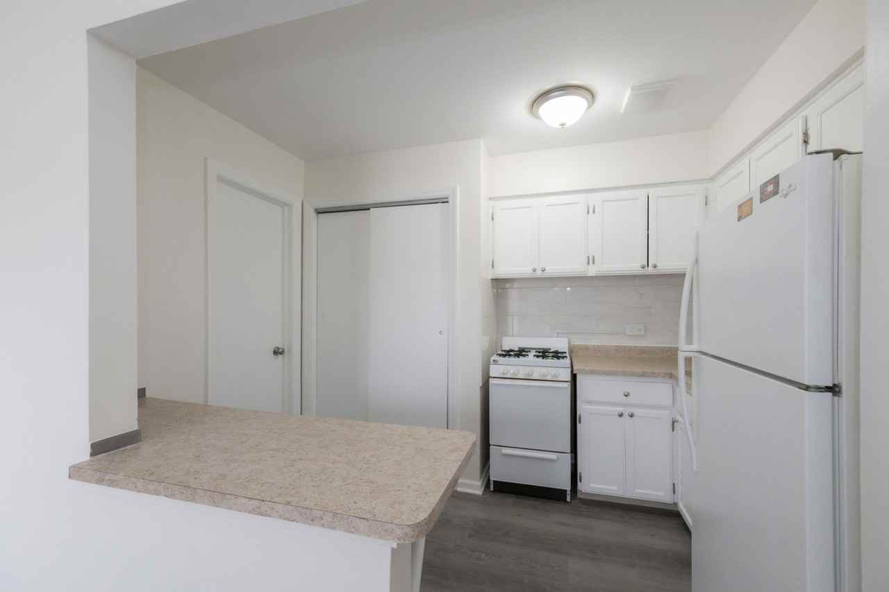15301 Knox Ave Apt 16 - Photo 7 of 10