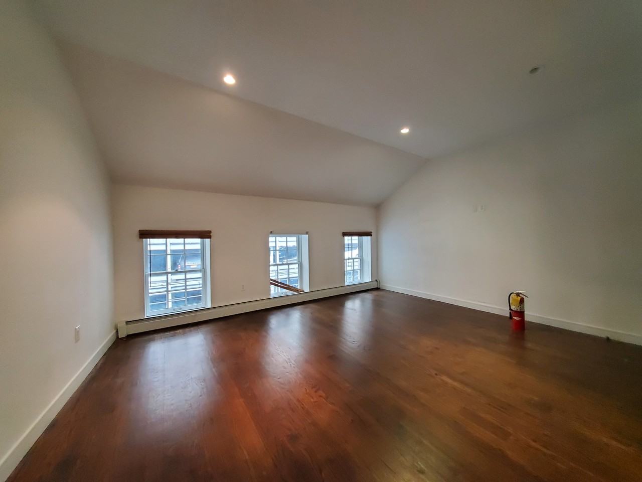 19 S William St #5 - Photo 3 of 8
