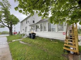 featured image of 1222 Lake Shore Dr W Lowr #3