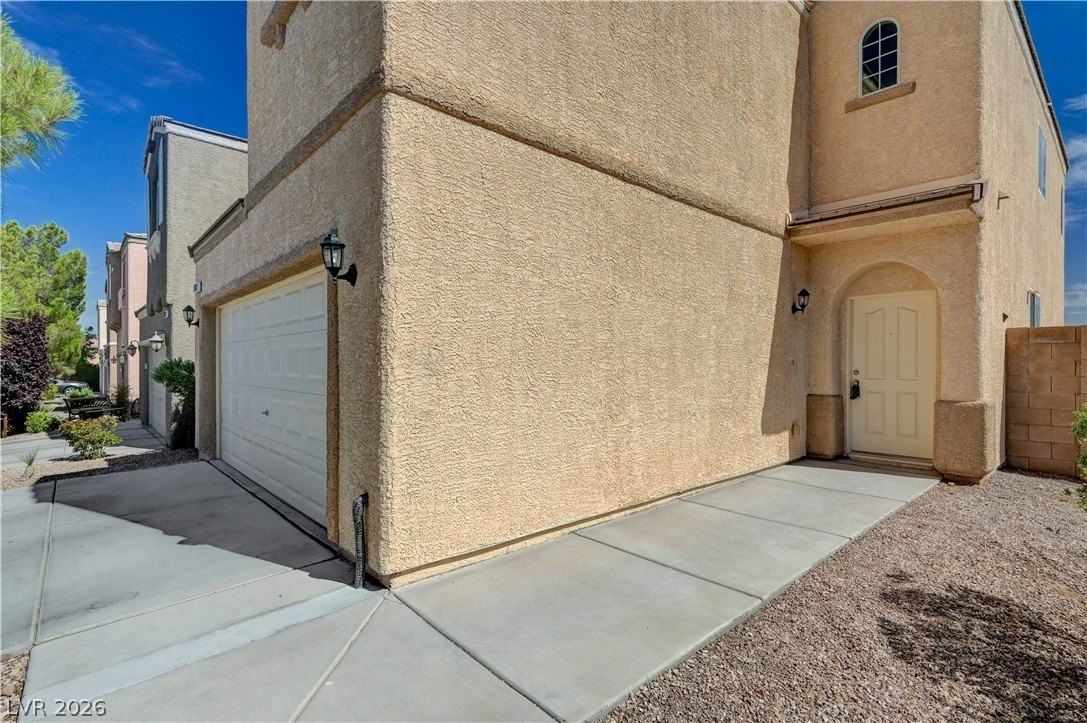 9343 Winebrook Ave - Photo 4 of 44
