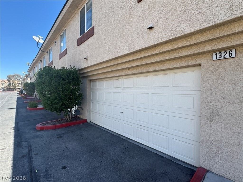 1326 Dusty Creek St - Photo 2 of 34