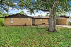 featured image of 609 E Walnut Ave
