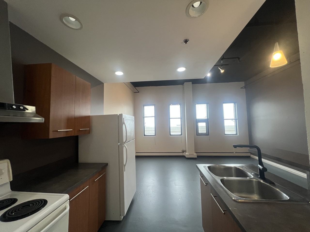 12406 112 Ave Nw - Photo 2 of 8