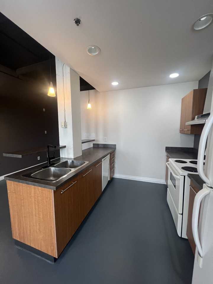 12406 112 Ave Nw - Photo 3 of 8