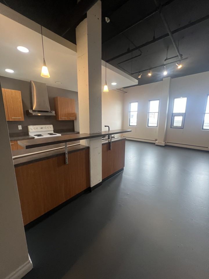 12406 112 Ave Nw - Photo 5 of 8