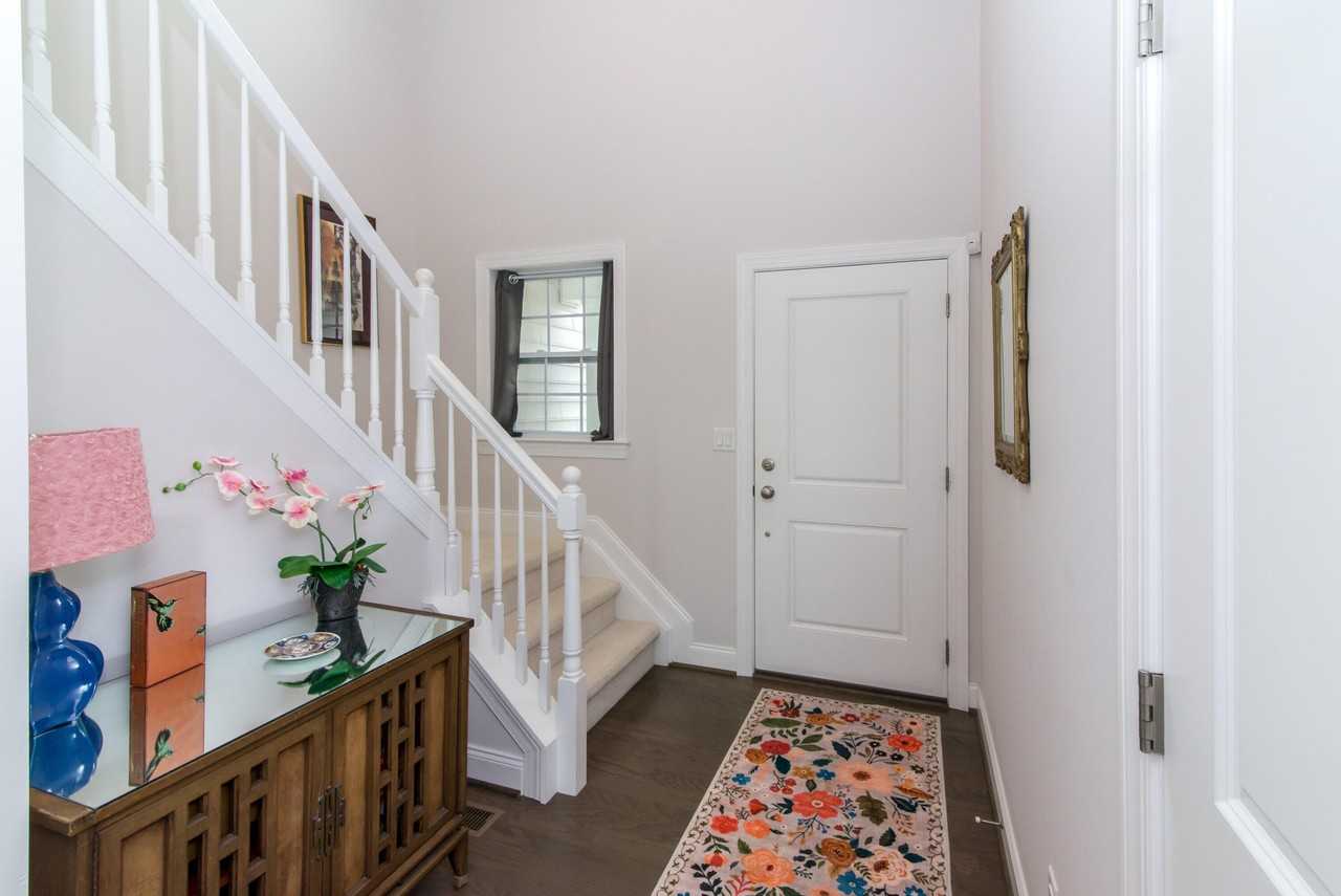 2544 Oxford Cir - Photo 3 of 41