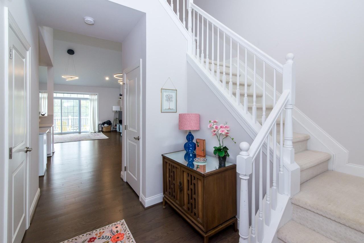 2544 Oxford Cir - Photo 4 of 41