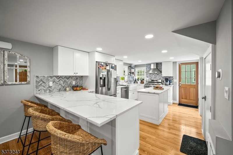 923 Central Ave - Photo 4 of 38